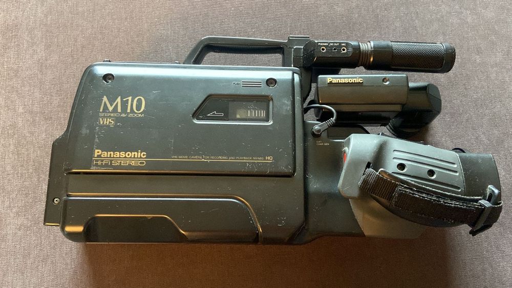 Câmara de video Panasonic M 10 VHS hifi stereo