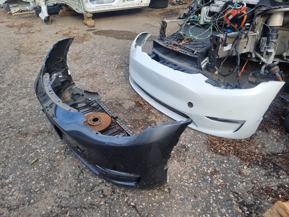 Бампер Tesla Model Y