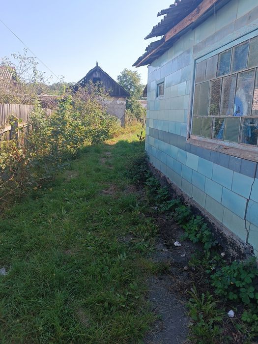 Пів будинку під ремонт в зручному місці