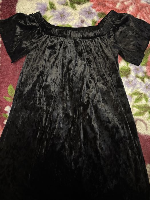 Платье черное бархатное, новое, очень красивое