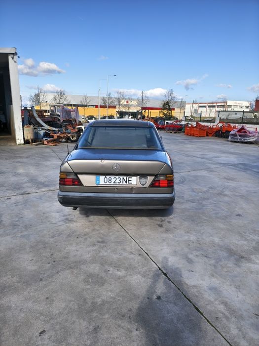 Mercedes-Benz 220D muito bom estado