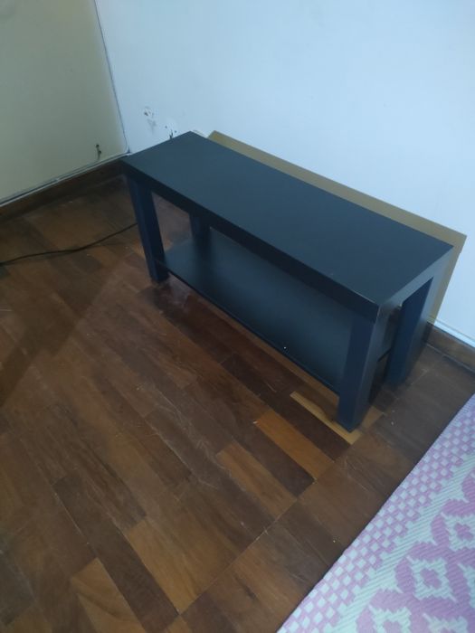 Mesa de TV pequena