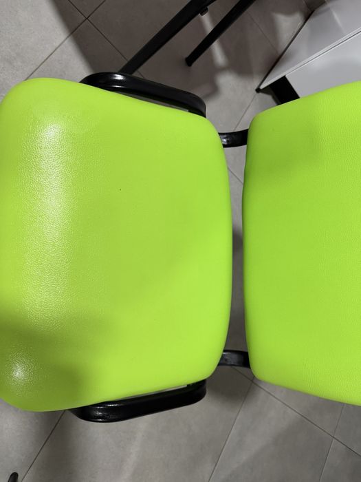 Cadeiras e cadeirão