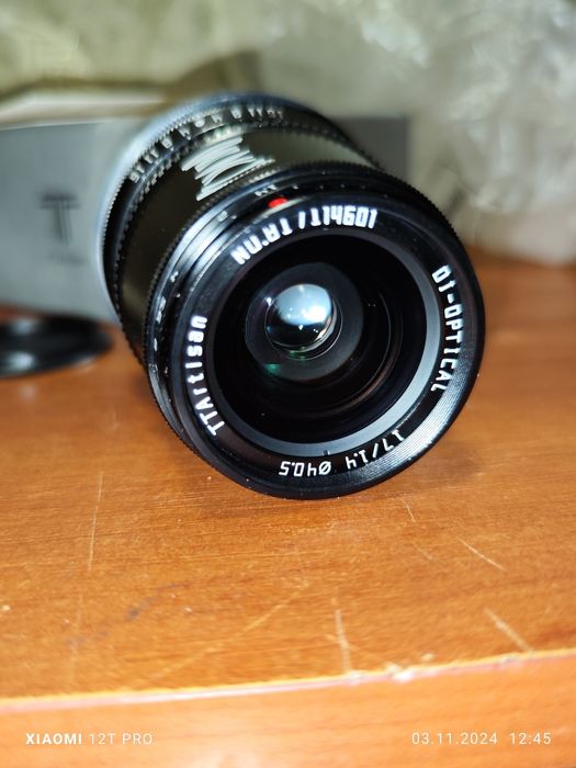 Продам обектив  новый