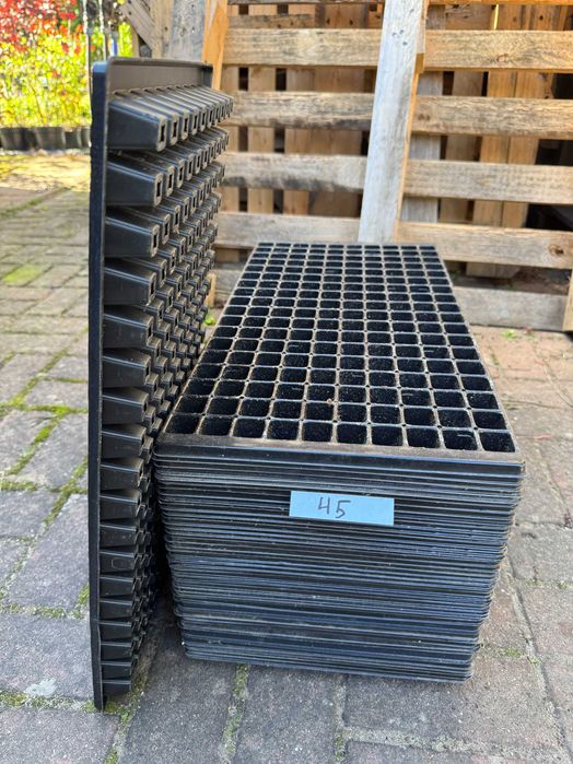 Używane Multipalety / Wielodoniczki produkcyjne – 180 otworów