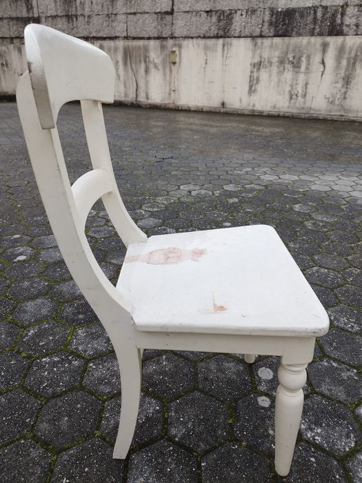 Cadeira de madeira maciça