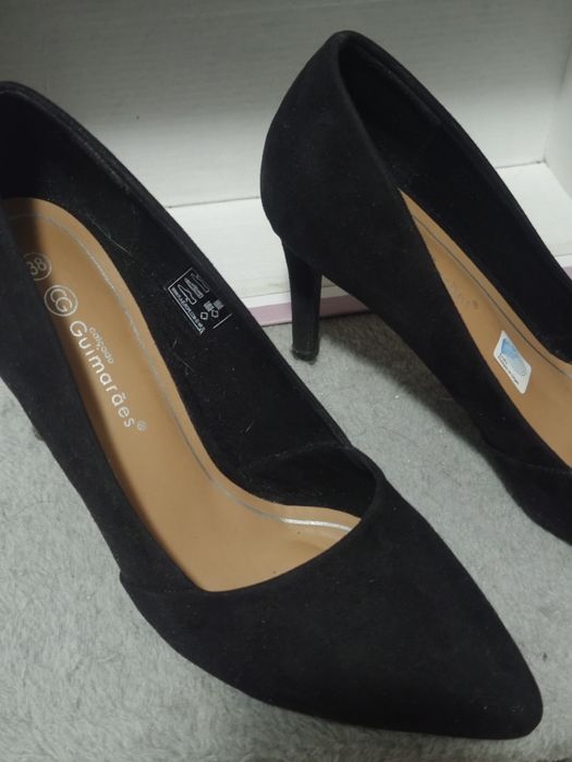 Sapato de tacão fino