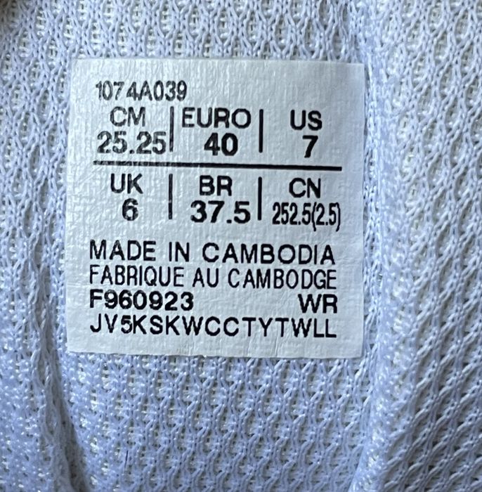 Жіночі кросівки  ASICS