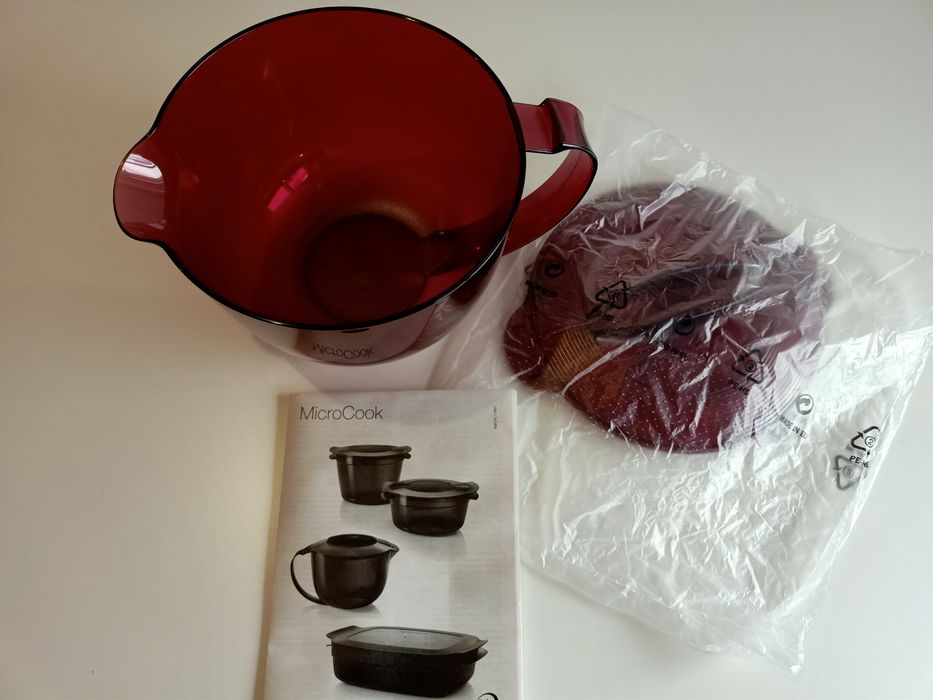Tupperware Bule Microcook442277266730536960