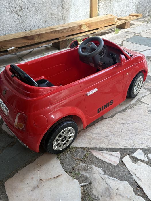 Carro Fiat 500 Crianca, com luzes, Som de musica e apito no volante