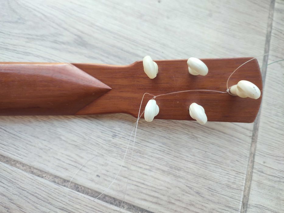 Gitara pięciostrunowa — timple