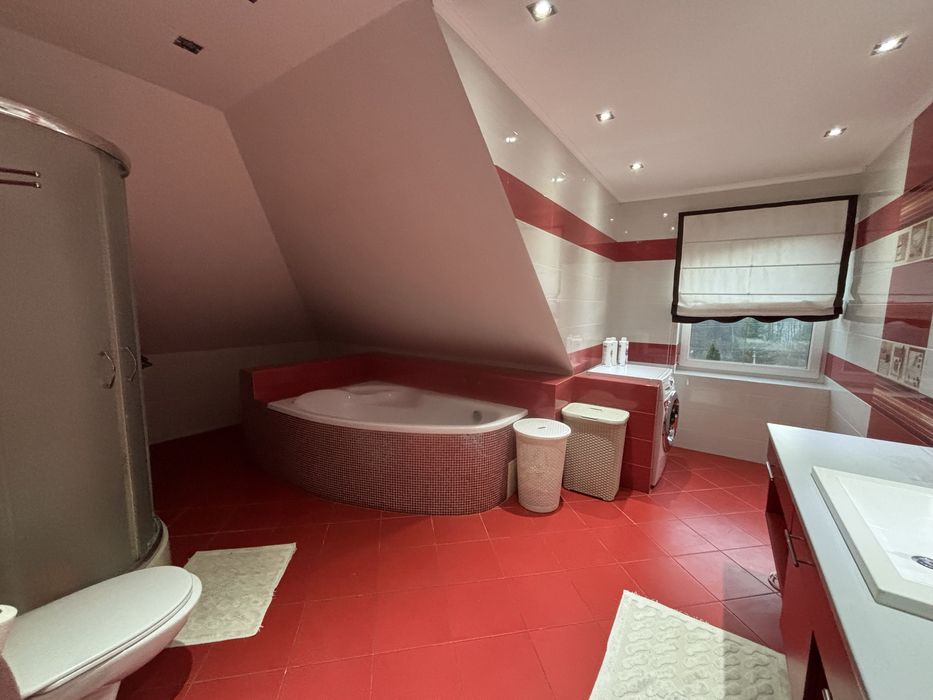 Елітний будинок Бережани. 291кв.м, 5кімнат. Сучасний ремонт.