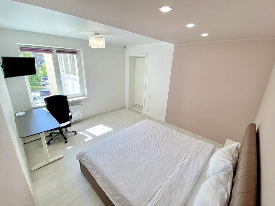 Найкраща трикімнатна квартира в центрі - Безключовий доступ!