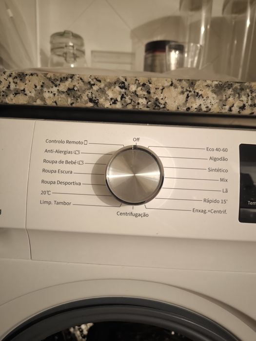Máquina de Lavar Roupa HISENSE - 10kg/1400rpm