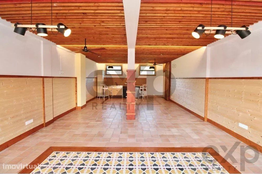 "Loja Comercial na Vibrante Fuseta, Faro"