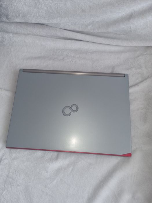 Fujitsu Lifebook E Series 736 i5 de 6th gen