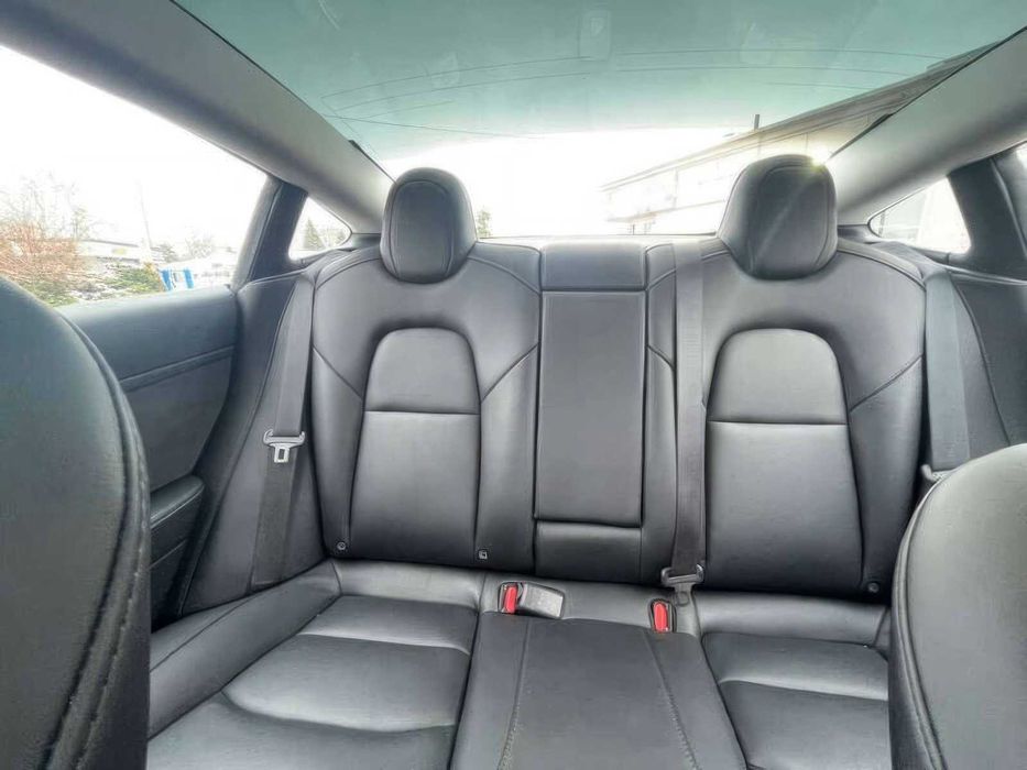 Tesla Model 3      2023