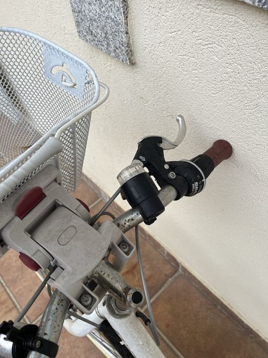 Bicicleta Btwin com cesto