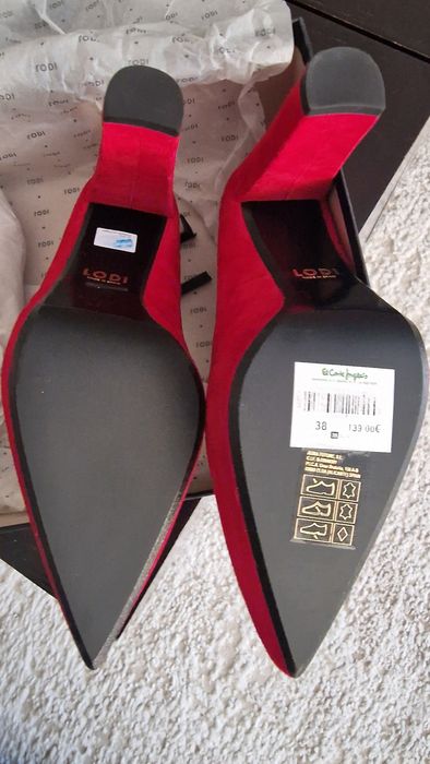 Sapato salto alto vermelho