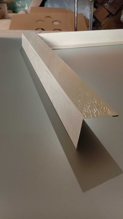 Декоративний металевий кут