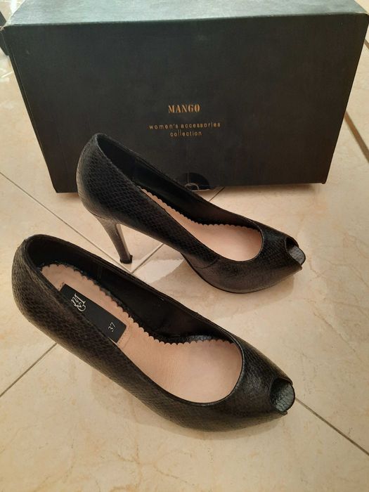 Sapato alto preto de festa