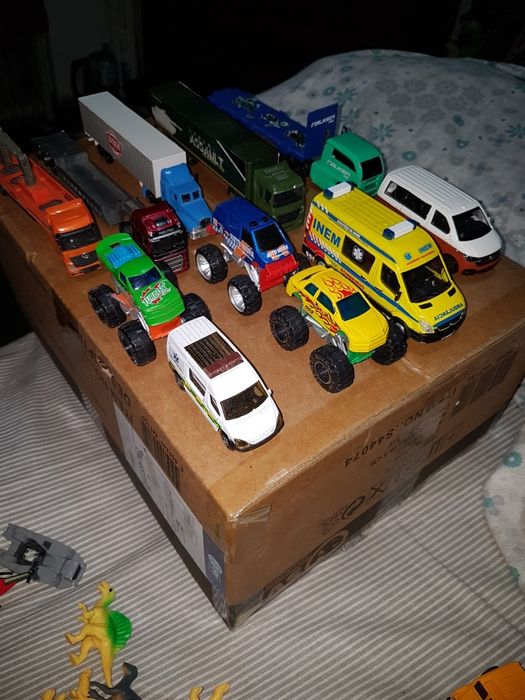 Carrinhos pequeninos de brincar