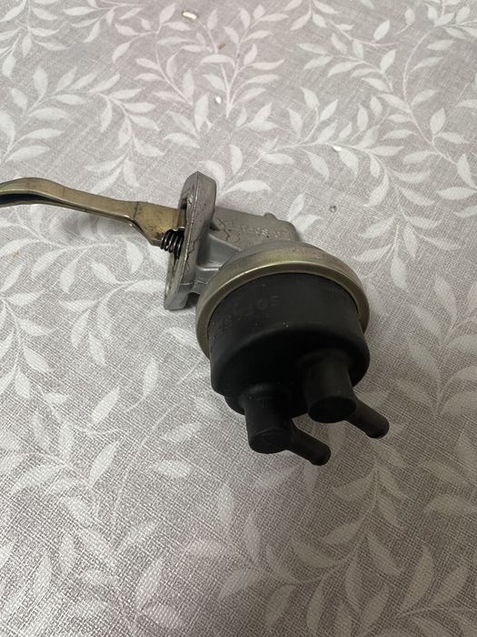 Bomba de gasolina mecânica da  marca renault