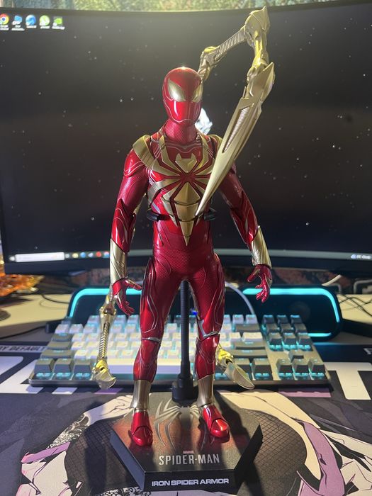Hot Toys 1/6 Iron Spider Man