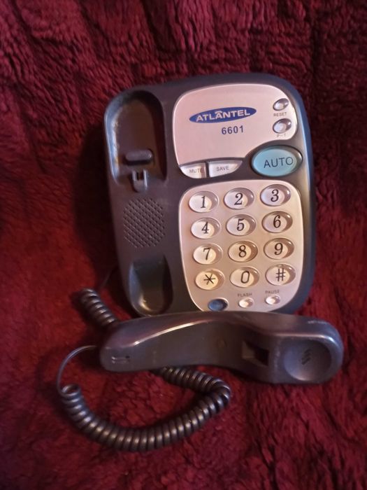 Telefon stacjonarny.