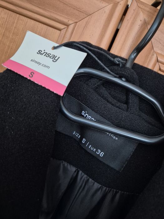 Damski czarny klasyczny płaszcz zimowy Sinsay S