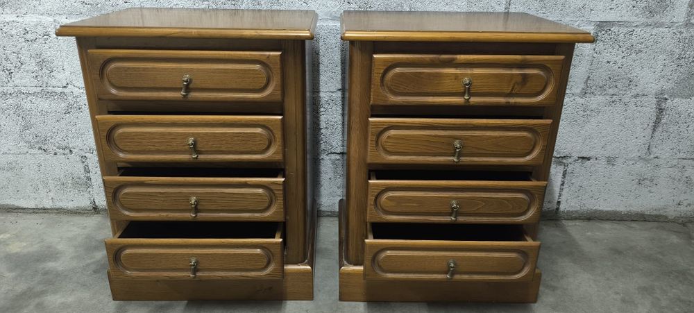 Par de mesinhas de cabeceira em madeira maciça de castanho , perfeito