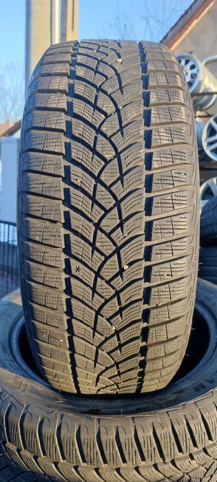 225/55 R17 Goodyear Ultra Grip Performance+ zimowe 4 sztuki