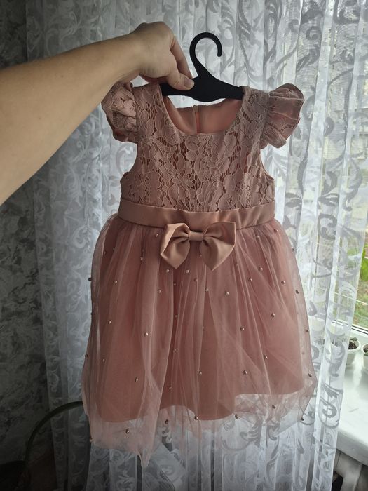 Продам святкове плаття 104р