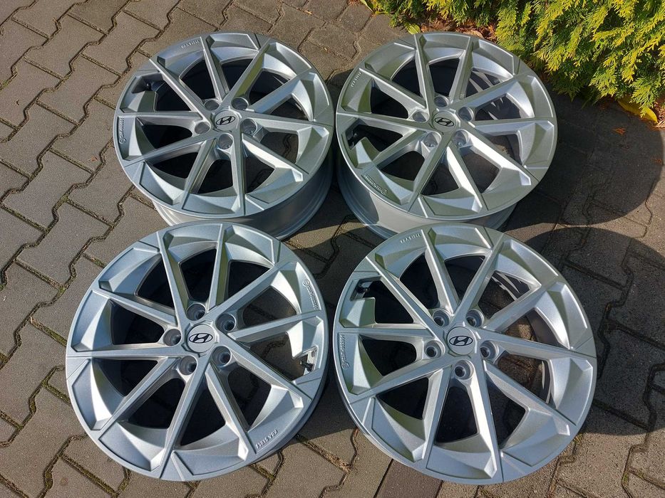 19 HYUNDAI Santa Fe, Ioniq 5, Tucson, iX35 KIA Sorento, Sportage Mazda