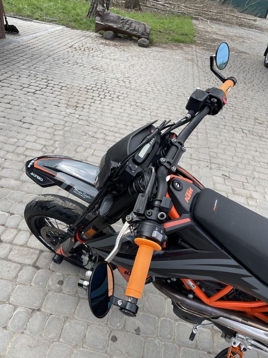 Мотоцикл Supermoto KTM 690 SMC-R 2022