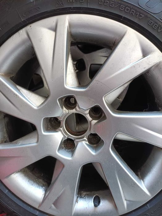 Pneus Audi A5 225 50R17 98V com muito piso