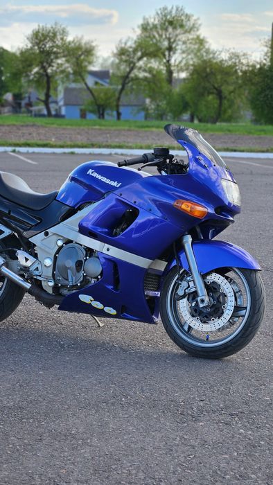 Продам мотоцикл Kawasaki zzr600