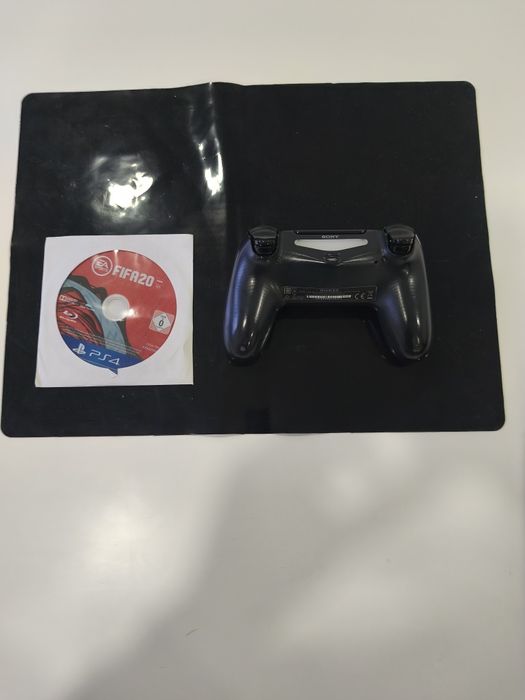 PlayStation 4 com jogo