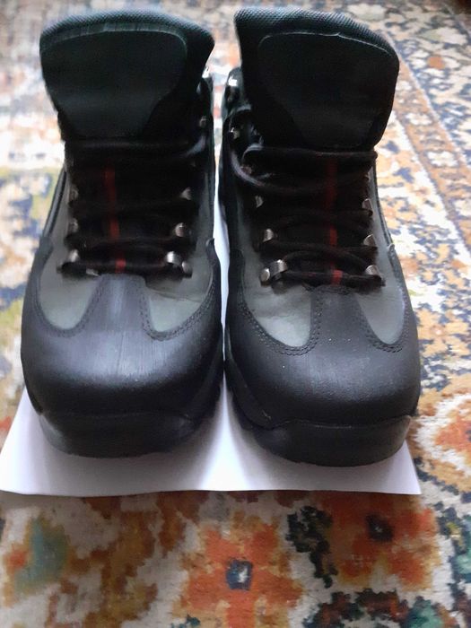 Продам чоловічі кросівки