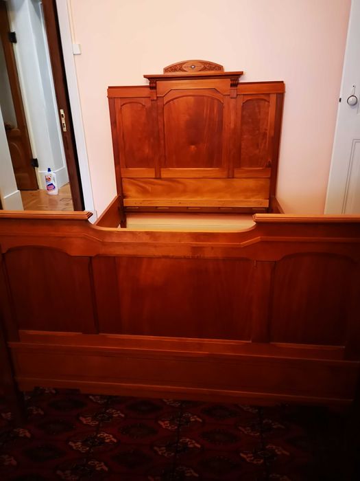 Cama de corpo e meio em tola