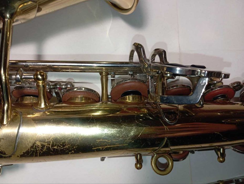 Саксофон Armstrong перекритий