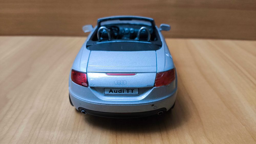 Іграшкова машинка Audi TT 1.24 Hongwell