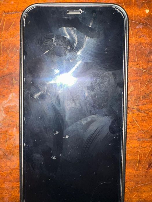 Iphone 12 em muito bom estado