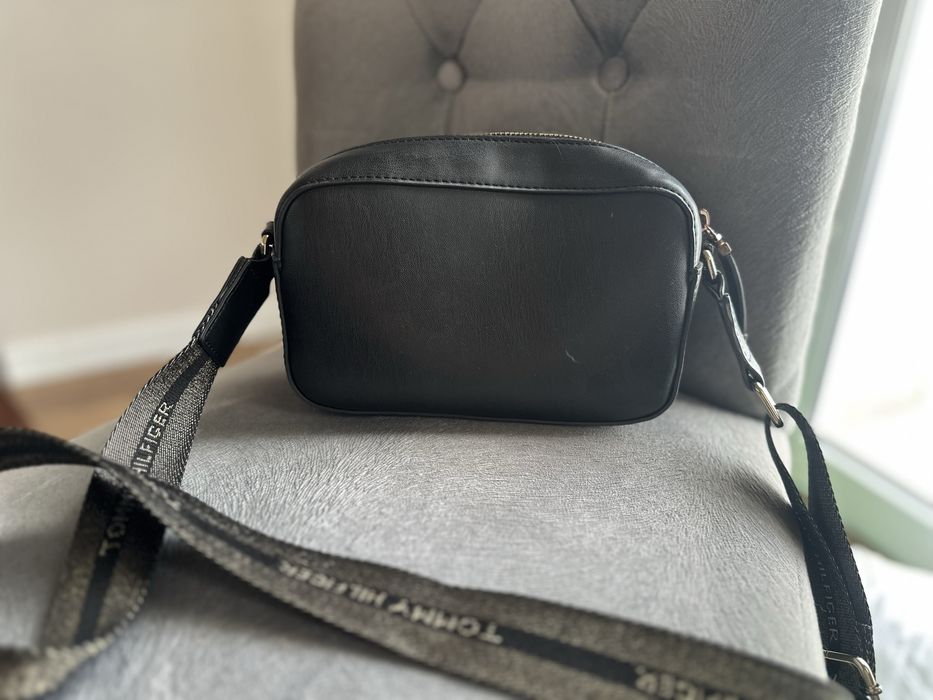 Tommy hilfiger granatowa listonoszka
