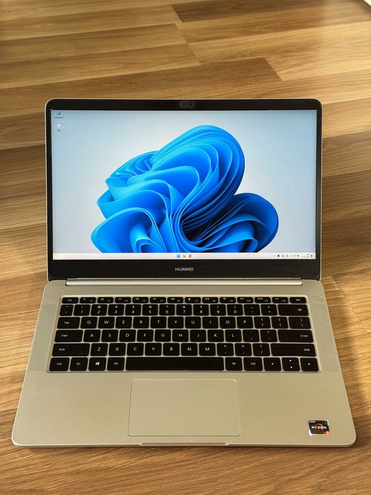 Laptop Huawei Matebook D14 AMD Ryzen 5 2500U 8GB RAM + Gratis
