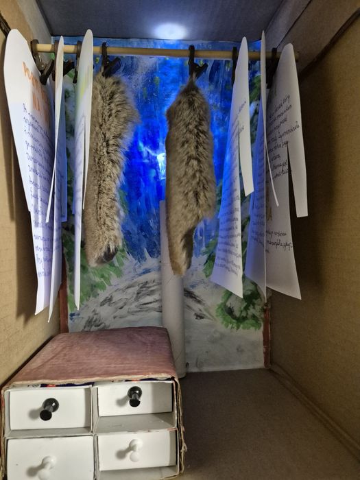 Szafa z kartonu Narnia
