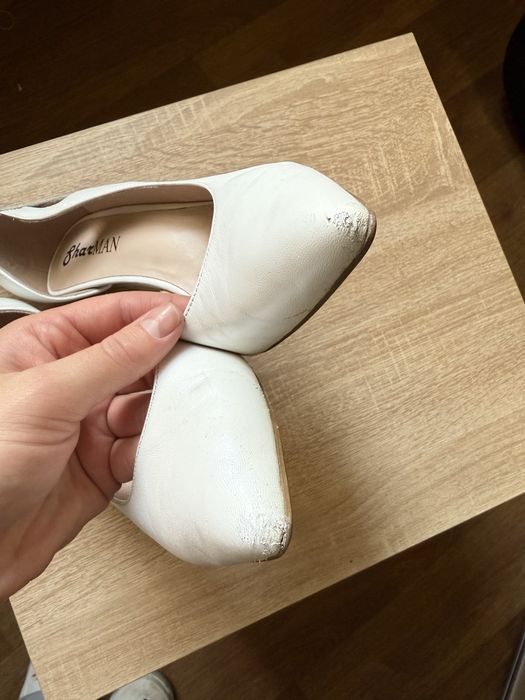 Жіночі білі туфлі на підборах