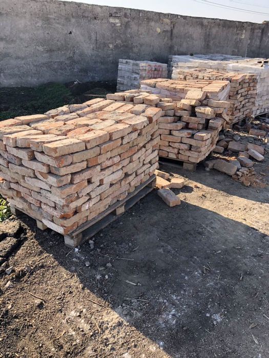 Кирпич ,Плиты дорожные,фундаментные Блоки,