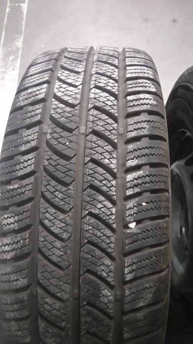 235/65/16C Continental Zima