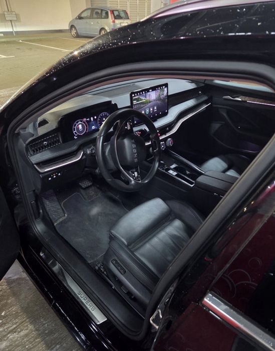 Wynajem Skoda Superb 2.0 TDI Combi